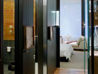 007109-01-suite-bedroom-from-hallway